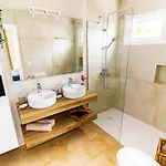 וילה Coco Bay